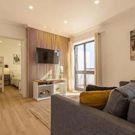 Casa Bella Cosy Albufeira, With Pool, Oura St アパート アルブフェイラ